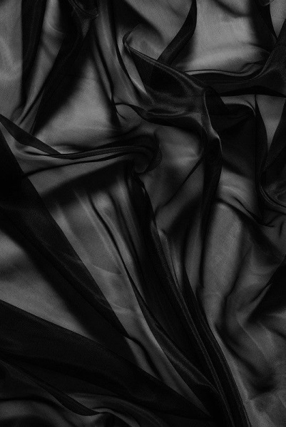Готовый тюль цвет черный, матовый.