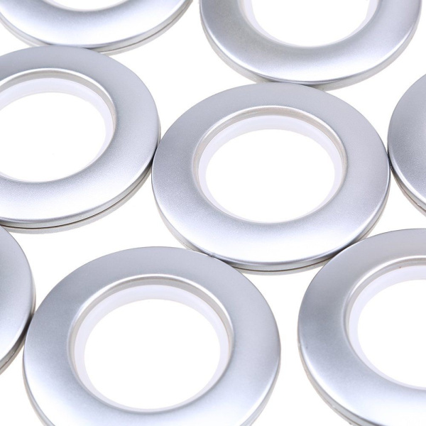 Шторы на люверсах цвет бордовый.